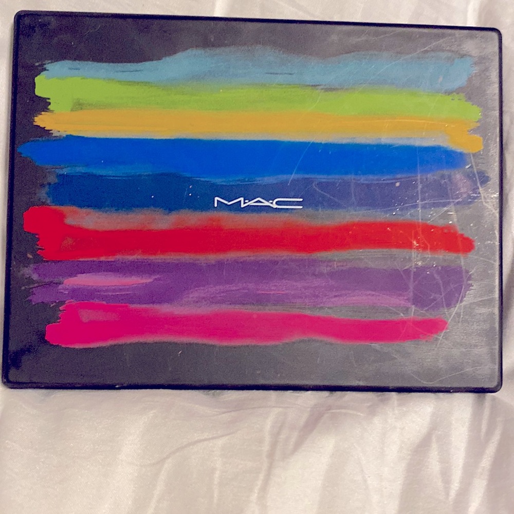 MAC EYE SHADOW LIMITED EDITION